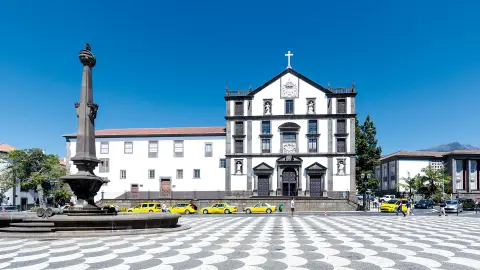 Rathausplatz in der Inselhauptstadt Funchal-placeholder