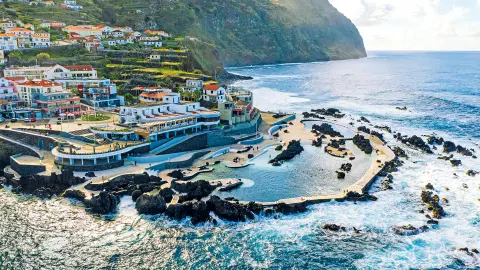 Natürliche Schwimmbäder in Porto Moniz genießen-placeholder