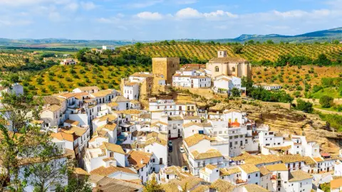 Eines der „weißen Dörfer“ Andalusiens-placeholder